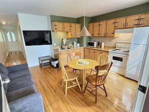 Fridge, stovetop
