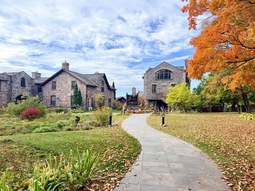 Finchstone Guest House- Walk to Ste. Anne's Spa