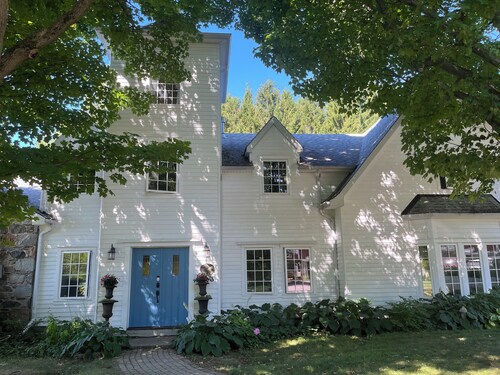 Finchstone Guest House- Walk to Ste. Anne's Spa