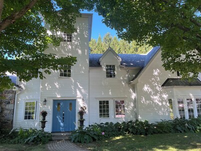 Finchstone Guest House- Walk to Ste. Anne's Spa