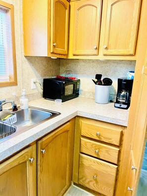 Microwave, stovetop, dishwasher - COZY & COMFORTABLE MOBILE HOME IN DYER BROOK MAINE (Dyer Brook)