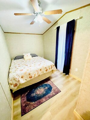 2 habitaciones, tabla de planchar con plancha, wifi y ropa de cama 