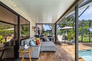 Smart TV, lareira, mesa de pingue-pongue