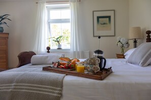 8 bedrooms, iron/ironing board, free WiFi, bed sheets