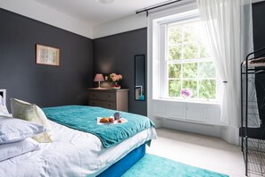 3 chambres, fer et planche à repasser, accès au Wi-Fi (inclus)