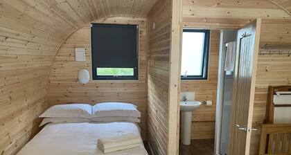 A glamping pod that sleeps 2 guests in 1 bedroom