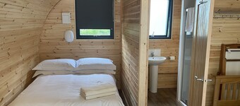 A glamping pod that sleeps 2 guests  in 1 bedroom