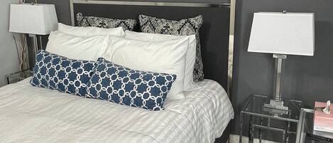 1 habitación, tabla de planchar con plancha, wifi gratis y ropa de cama