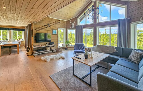 Awesome home in Vinje with sauna