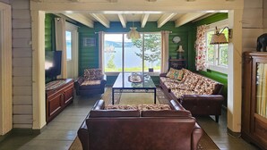 A living room with a sofa, armchairs, a coffee table, and a television. - Amazing home in Svelvik with WiFi (Svelvik)