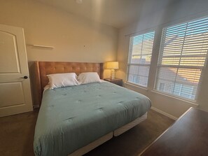 3 bedrooms, desk, iron/ironing board, free WiFi