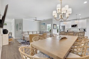 Dining - Villa 7205 on Duck Key - 3 BR & 3 BA - Boat Slip available (Duck Key)