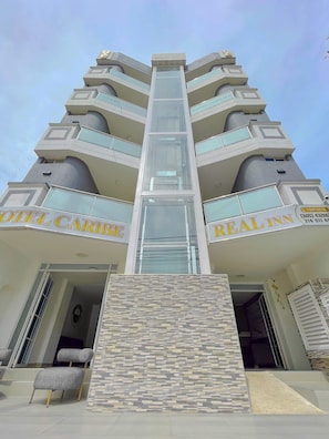 Front of property - Hotel Caribe Real Inn (Santa Marta)