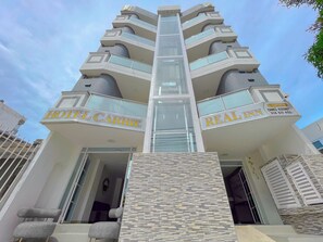 Front of property - Hotel Caribe Real Inn (Santa Marta)