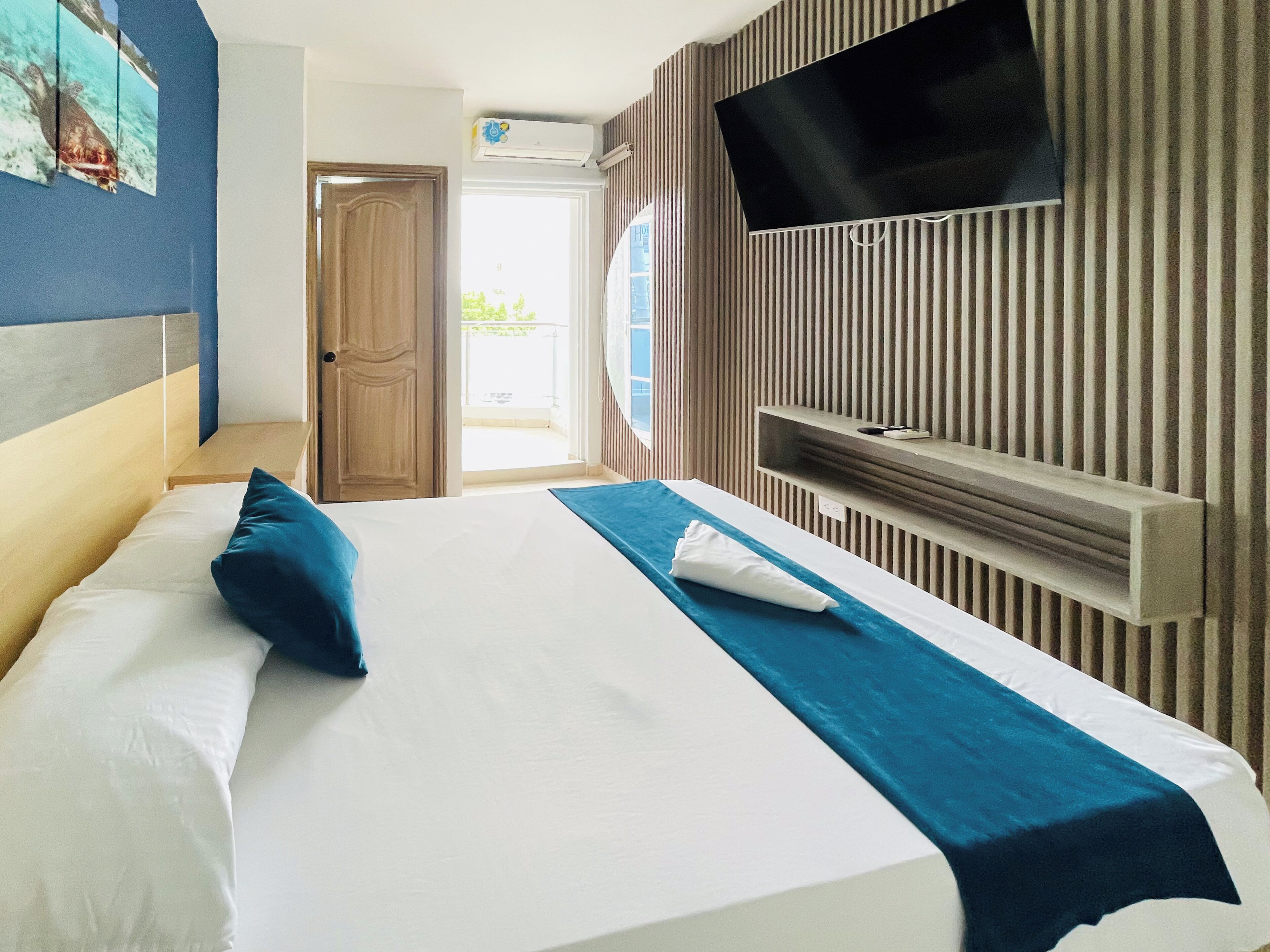 Kahden hengen huone, parveke | Ylelliset vuodevaatteet, ilmainen Wi-Fi, vuodevaatteet