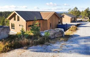 Exterior - Beautiful home in Dølemo (Dølemo)