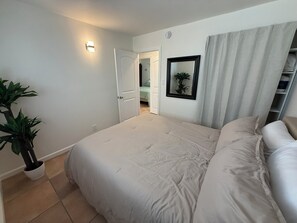 2 室のベッドルーム、アイロン / アイロン台、WiFi (無料)、ベッドシーツ