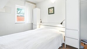 A bedroom with a bed, a window with curtains, a picture on the wall, and a wardrobe. - Awesome home in Nørre Nebel with WiFi (Nørre Nebel)