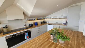 Fridge, microwave, oven, dishwasher