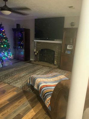 Smart TV, fireplace