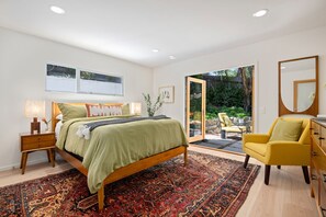 3 bedrooms, desk, iron/ironing board, free WiFi - Inviting Retreat Blends Mid-Century Design with Everyday Comfort (Santa Barbara)