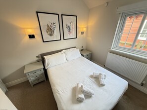 2 slaapkamers, een strijkplank/strijkijzer, gratis wifi, beddengoed