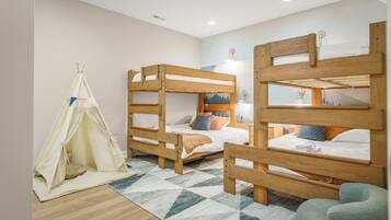 5 chambres, bureau, fer et planche Ă repasser, lit parapluie