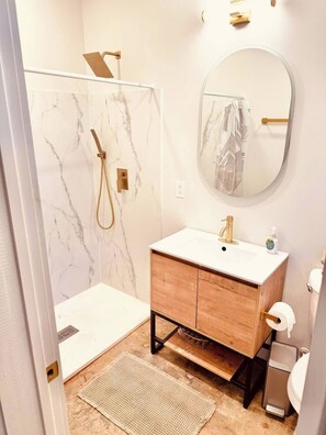 Hair dryer, towels, soap, shampoo - Elegant Scandinavian Compound HOT TUB 12 bedrooms 6 bath pingpong pool sleeps 36 (Atlanta)