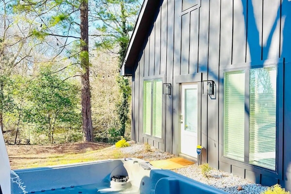 Bañera de hidromasaje al aire libre