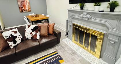 Chic 2-bedroom apartment in amazing Chicago with AC