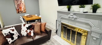 Chic 2-bedroom apartment in amazing Chicago with AC