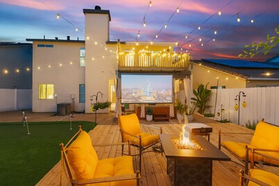 Elegant Retreat for 10 • Hot Tub • Games • Mini Golf • Stylish & Serene Getaway