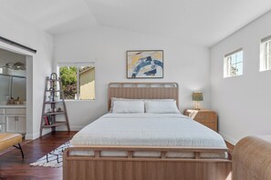 5 bedrooms, desk, iron/ironing board, free WiFi