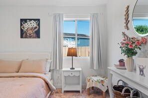 5 bedrooms, desk, iron/ironing board, free WiFi