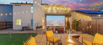 Elegant Retreat for 10 • Hot Tub • Games • Mini Golf • Stylish & Serene Getaway