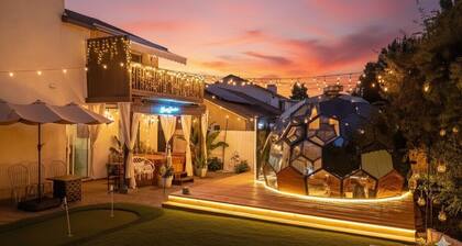 Elegant Retreat •Sleep 10•Boho Dome Lounge•Hot Tub •Games •Golf •Serene Getaway