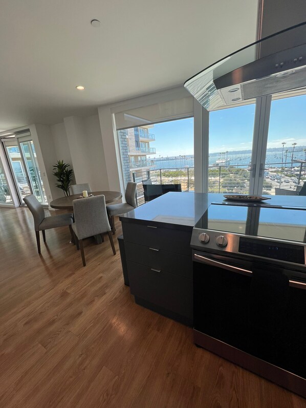 Interior - The Lavender โ Bright & Cozy 2-Bedroom Apartment with WiFi,GYM & AC (San Diego)