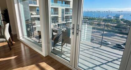 The Lavender – Bright & Cozy 2-Bedroom Apartment with WiFi,GYM & AC