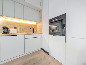Réfrigérateur, four, plaque de cuisson, lave-vaisselle
