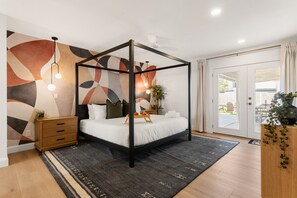 5 habitaciones, tabla de planchar con plancha y cuna de viaje
