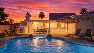 Een verwarmd zwembad