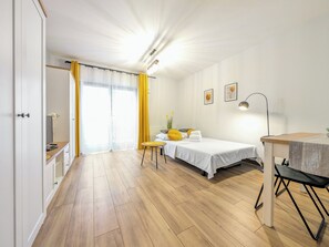 Iron/ironing board, WiFi, bed sheets
