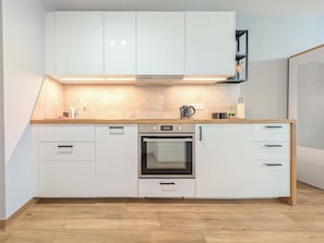 Réfrigérateur, four, plaque de cuisson, lave-vaisselle