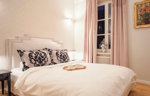 1 bedroom, iron/ironing board, WiFi, bed sheets - Świętojańska Old Town Deluxe Apartment (Warszawa)