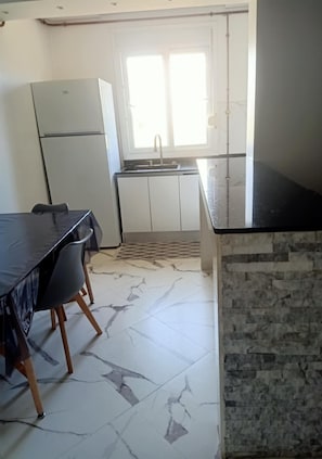 Private kitchen - 1st floor apartment in gated residence (Boumerdès)