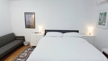 Standard Room, Non Smoking | Interior