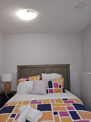 WiFi, bed sheets
