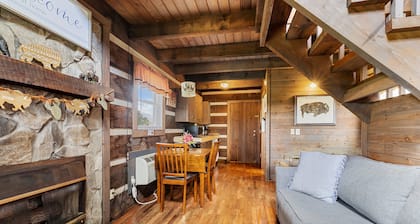 Tranquil Cabin with Jacuzzi, Porch Swing, and Mountain Views! Cabin 3