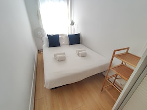 1 chambre, fer et planche à repasser, Wi-Fi gratuit, draps fournis