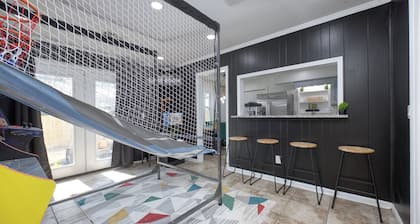 Military in Style/Movie Room /Game Room Minutes from Ft. Benning & Downtown area